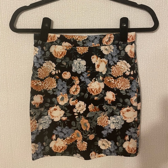 Small floral mini pencil skirt Forever 21 - Picture 1 of 3